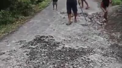 Warga Satarmese Protes Pekerjaan Lapen Asal Jadi, PPK Tuding Warga Sebagai Dalang